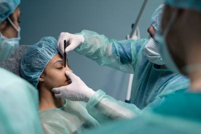 دبلوم التجميل والعناية بالبشرة