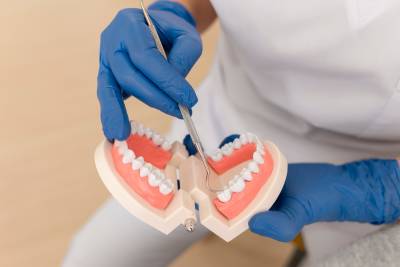 Restoration of endodontically treated teeth by post and core systems